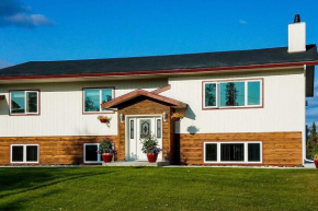 Fairbanks Alaskan Abode about 1 Mile to Pioneer Park!